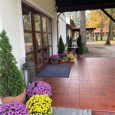Hotel Restauracja Cztery Pory Roku Orneta エクステリア 写真
