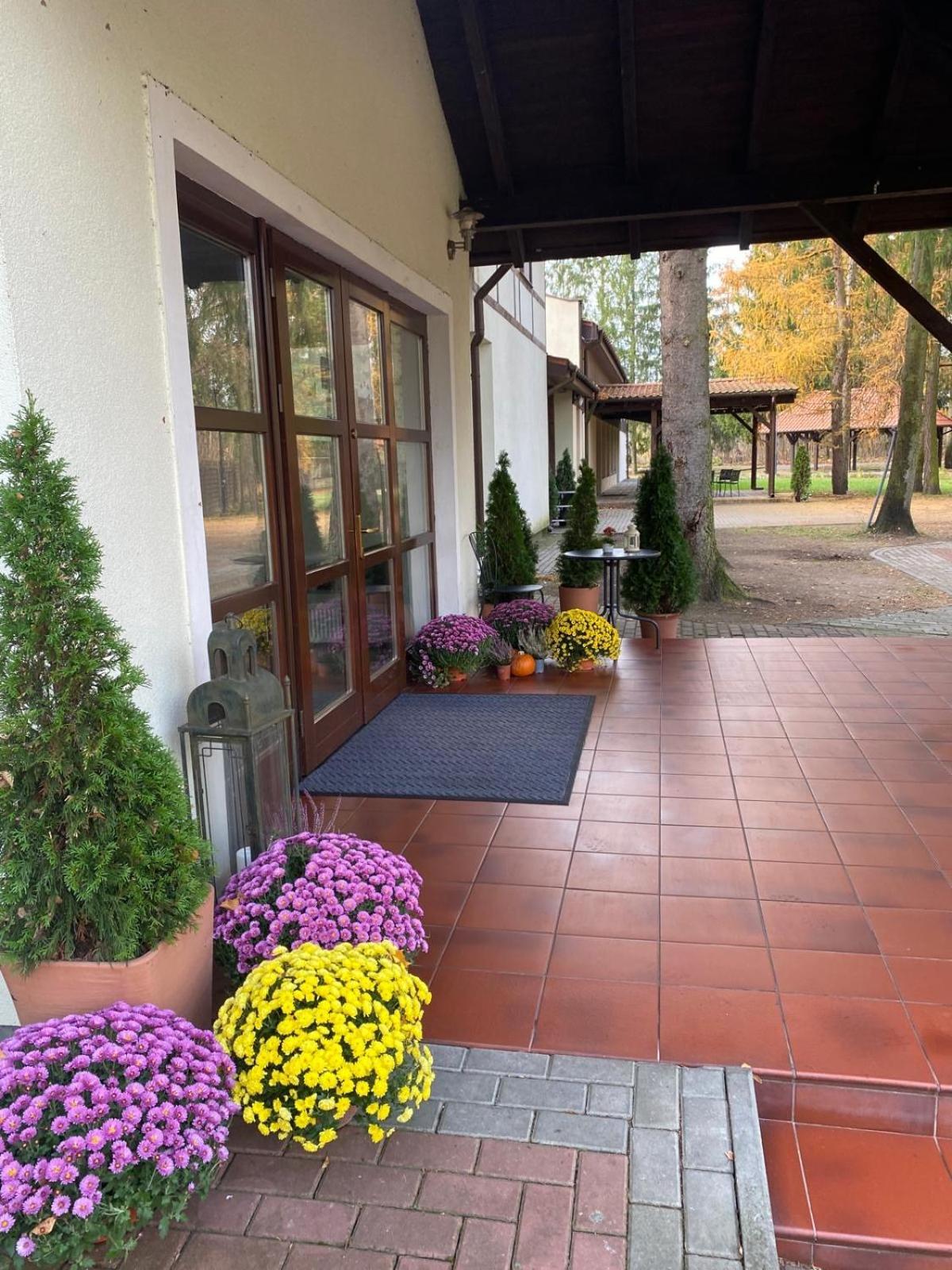 Hotel Restauracja Cztery Pory Roku Orneta エクステリア 写真