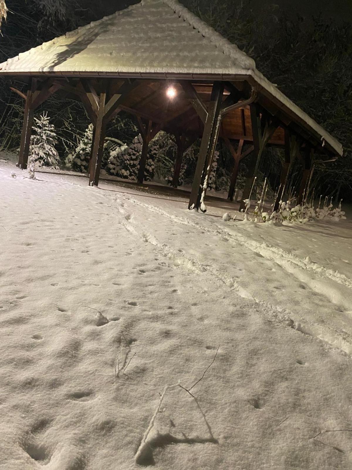 Hotel Restauracja Cztery Pory Roku Orneta エクステリア 写真