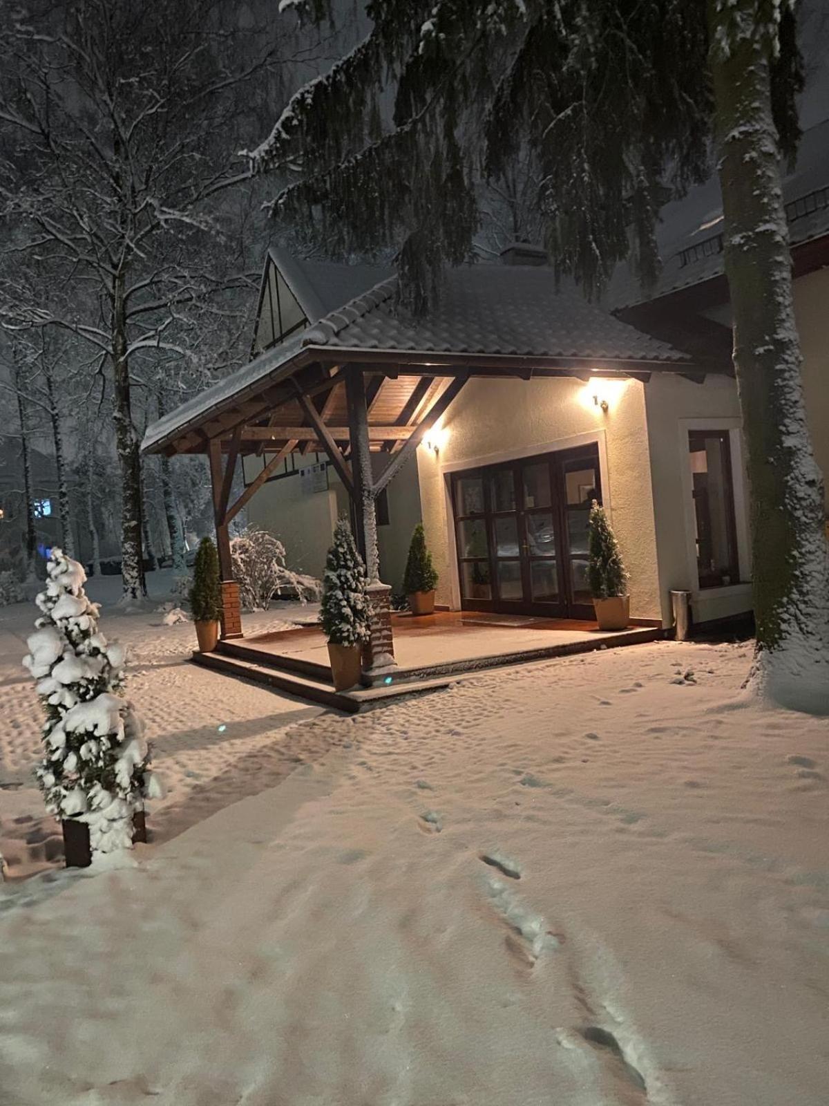 Hotel Restauracja Cztery Pory Roku Orneta エクステリア 写真