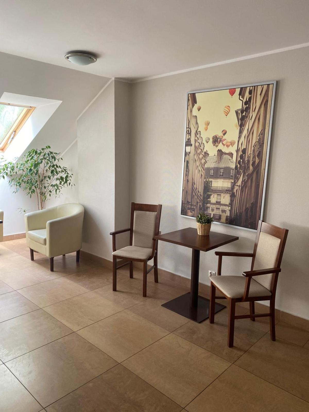 Hotel Restauracja Cztery Pory Roku Orneta エクステリア 写真