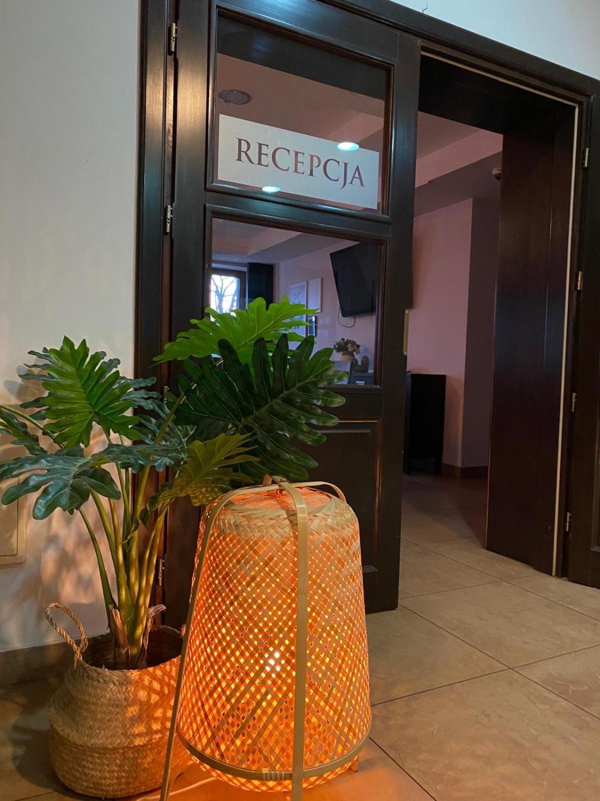 Hotel Restauracja Cztery Pory Roku Orneta エクステリア 写真