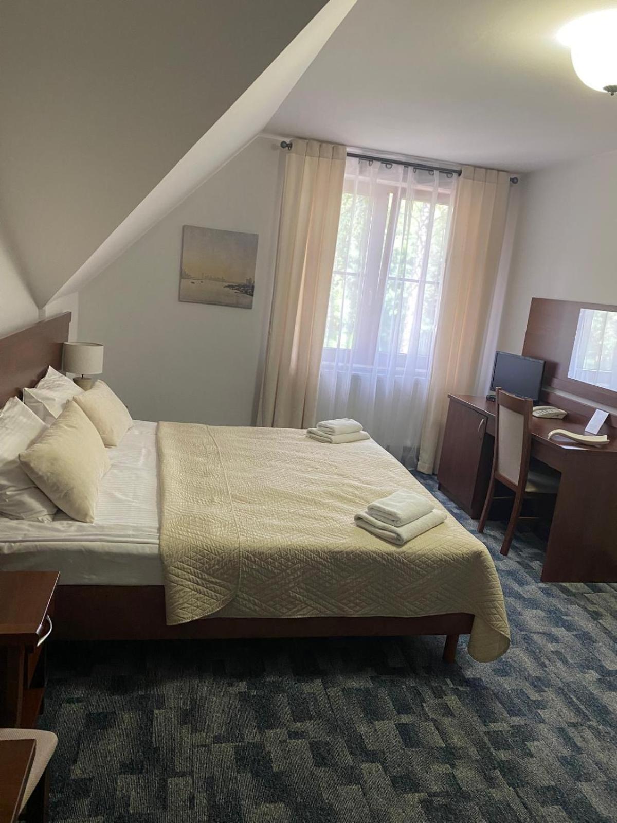 Hotel Restauracja Cztery Pory Roku Orneta エクステリア 写真