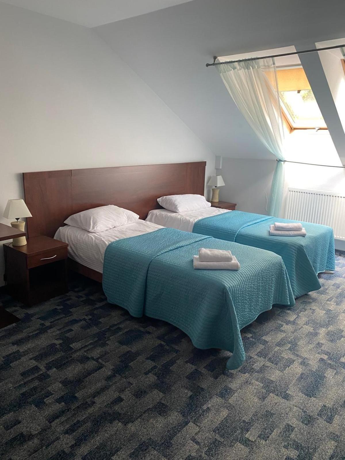 Hotel Restauracja Cztery Pory Roku Orneta エクステリア 写真