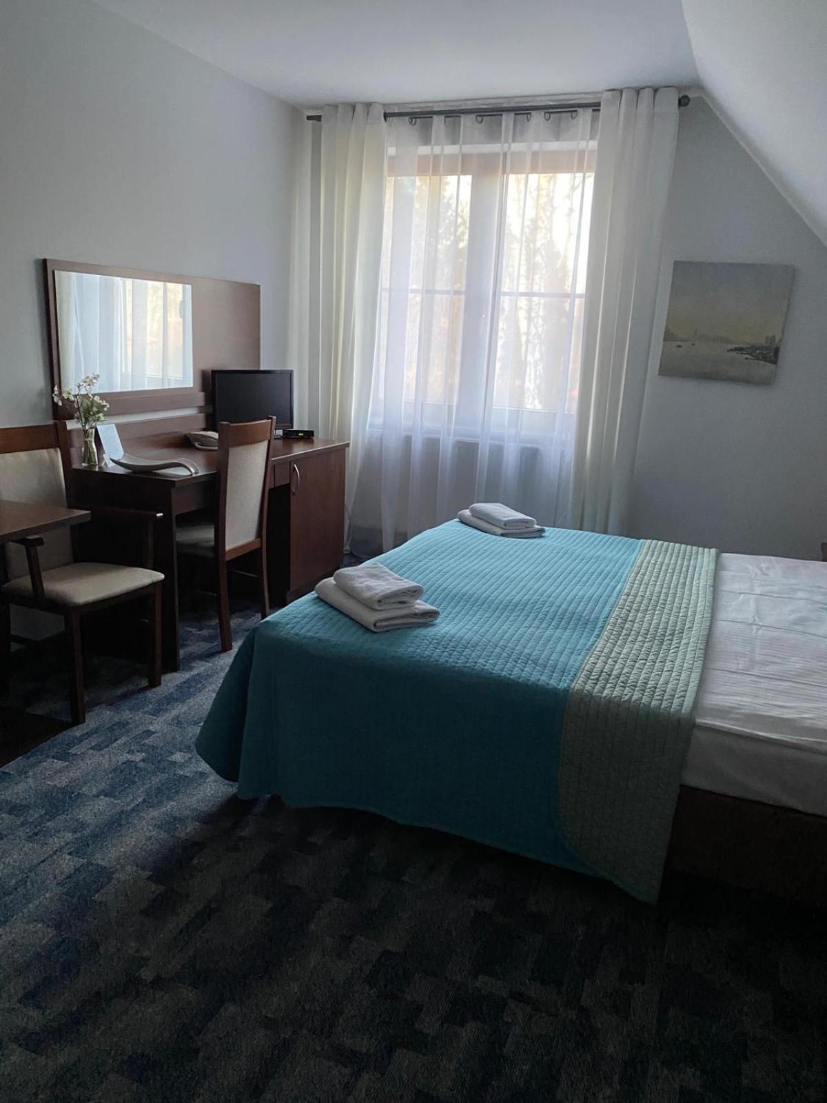 Hotel Restauracja Cztery Pory Roku Orneta エクステリア 写真