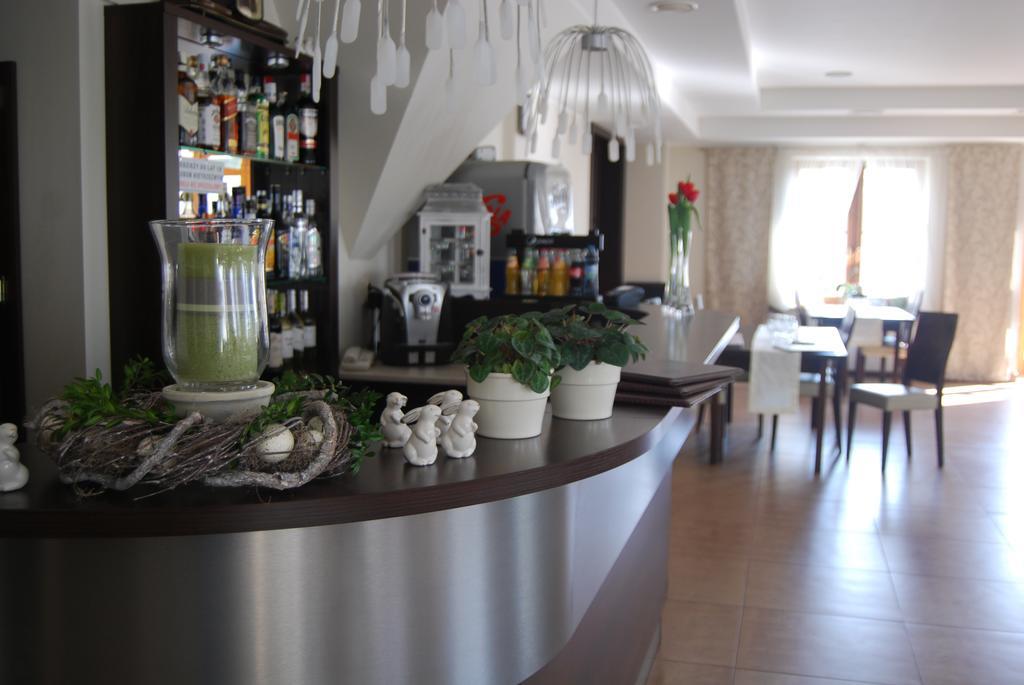 Hotel Restauracja Cztery Pory Roku Orneta エクステリア 写真